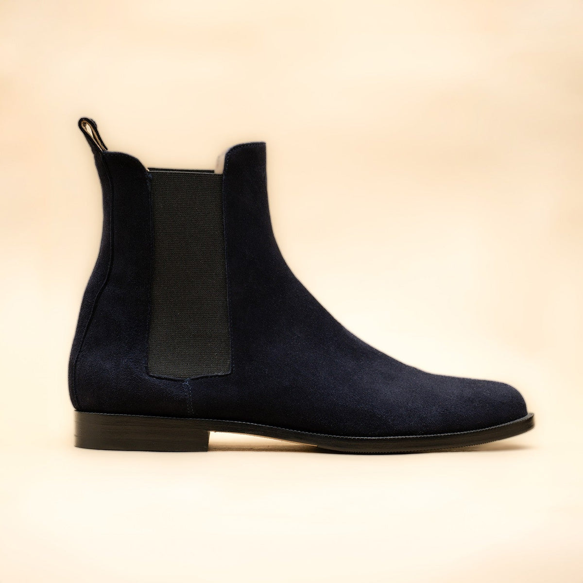 Bottines chelsea plates en daim bleu marine fabriquee en Italie