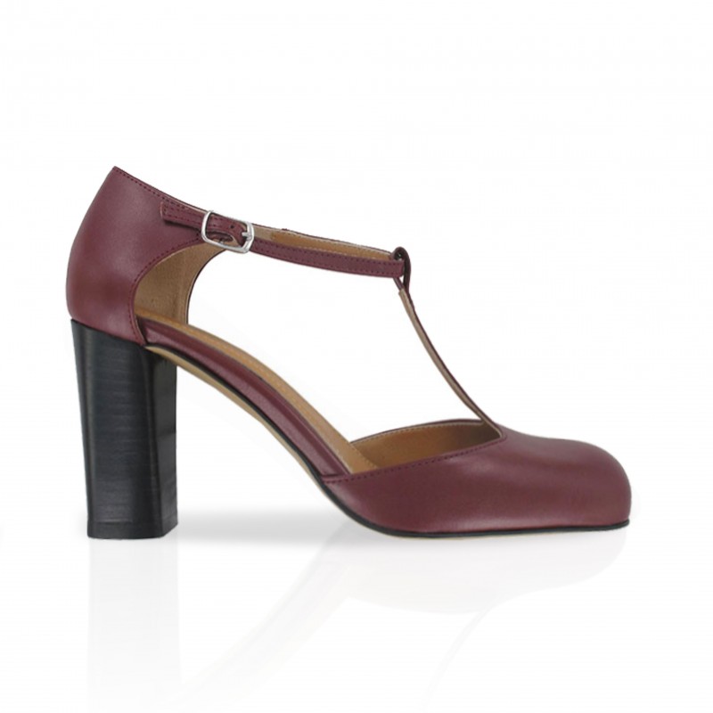 Burgundy leather heel shoes 
