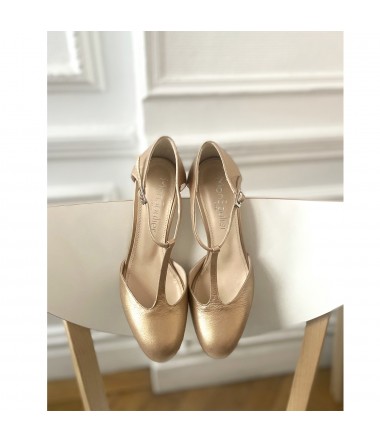 Gold leather t strap pump made in Italy