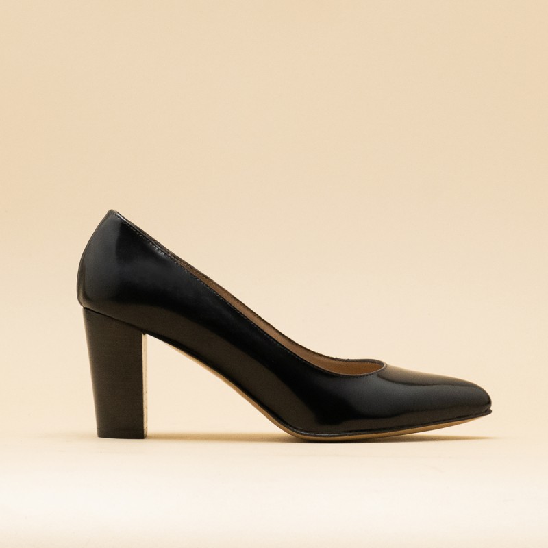 Black leather pointy pump designed in France manufactured in Italy 