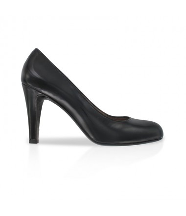 Black leather pump made in Italy