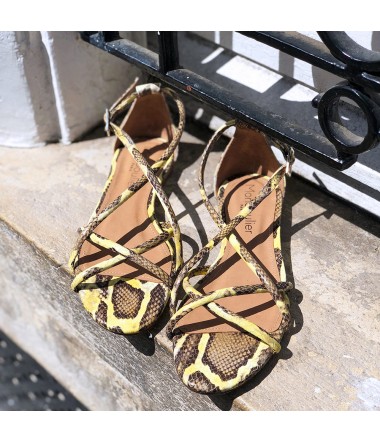 Sandale plate cuir jaune 