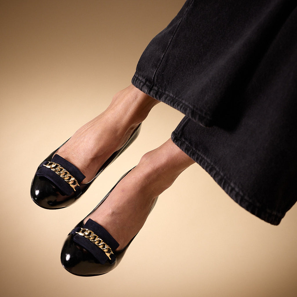 mocassin talon vernis noir et jeans large
