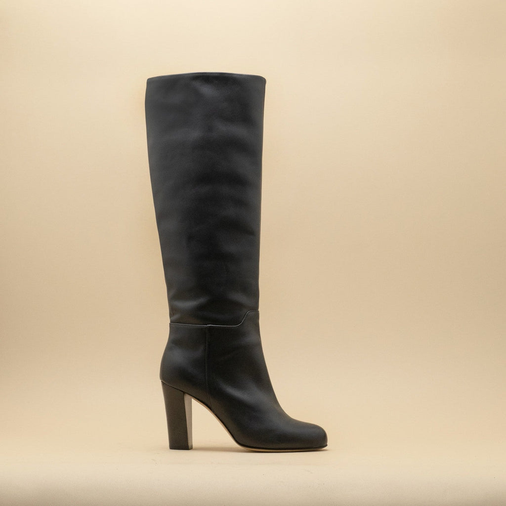 Bottes tube cuir noir  talon 8 cm -vue de profil