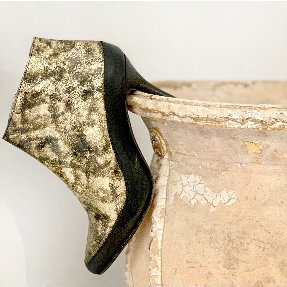 Bottines pointues cuir or et vase