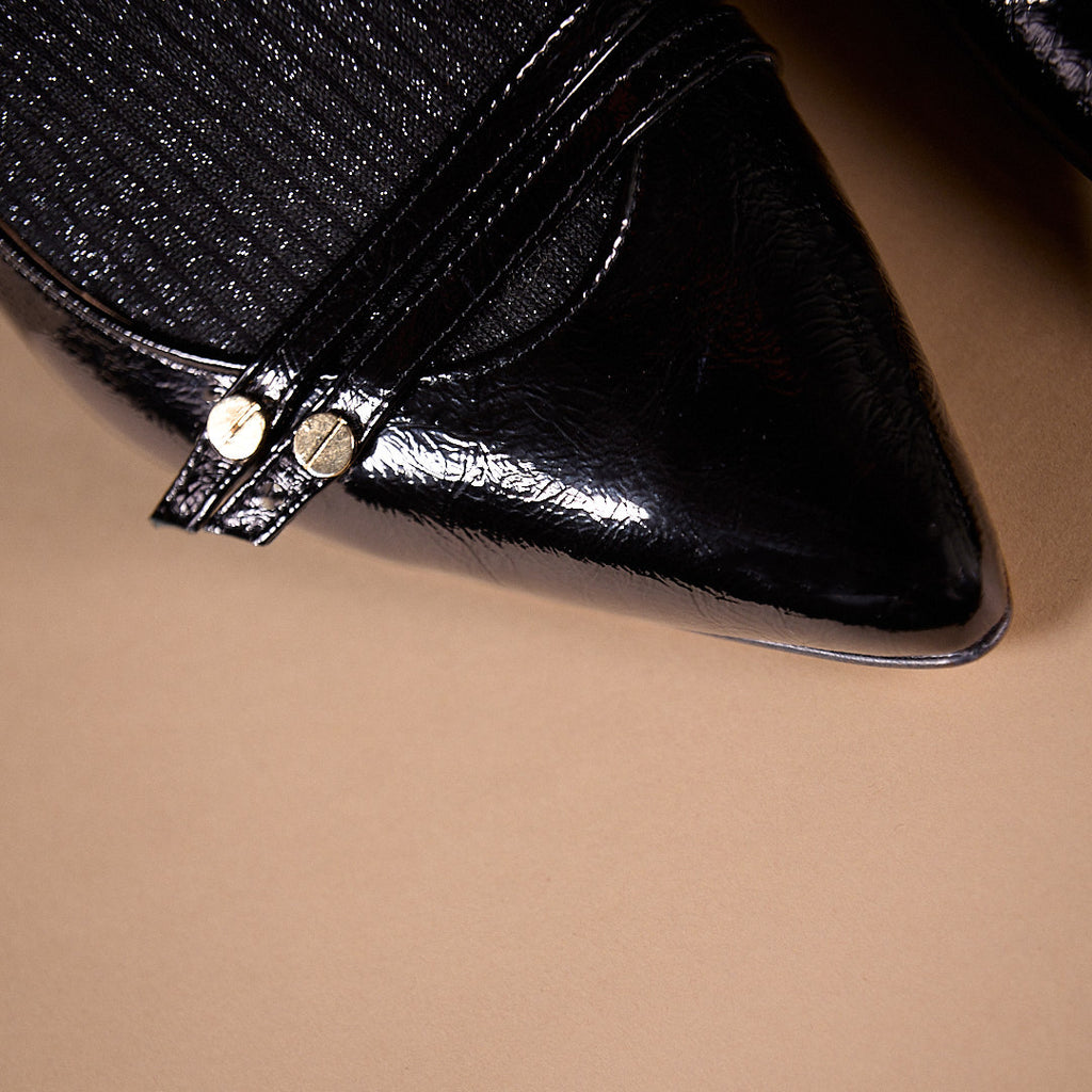 detail escarpin vernis noir fabriqué en Italie